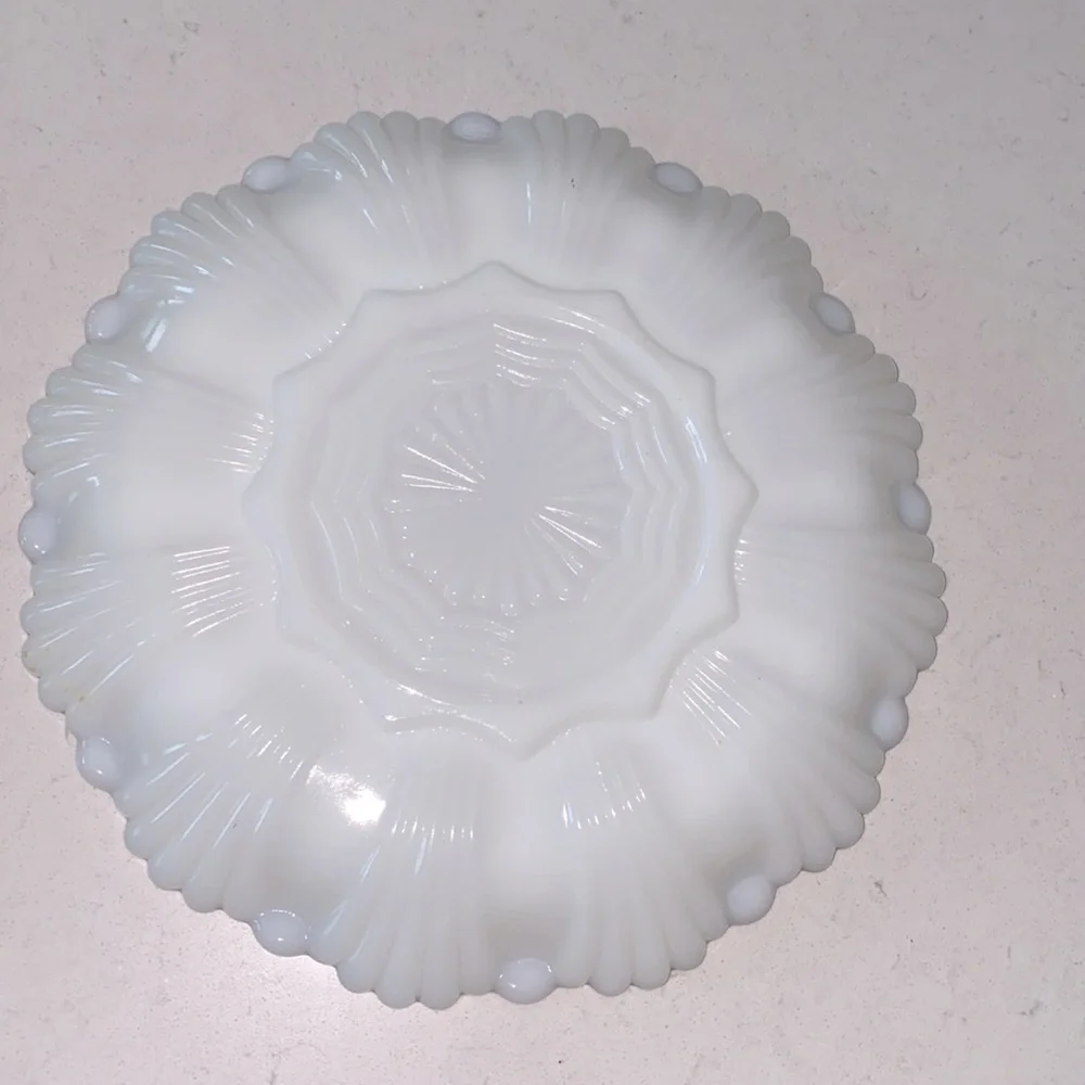 Elegant White and Gold Scalloped Bowl‎
